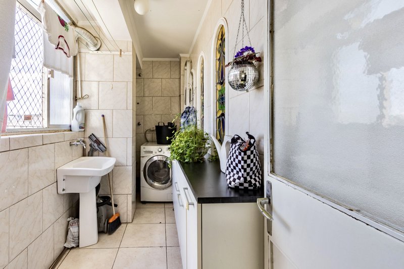 R$ 745.000 - EXCLUSIVIDADE - ESPETACULAR APARTAMENTO - REFORMADO - 108M2 - 3 DORM - VISTA Rua Garibaldi Porto Alegre - 