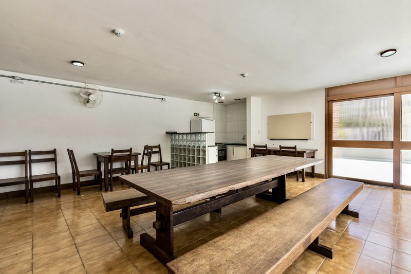 R$ 745.000 - EXCLUSIVIDADE - ESPETACULAR APARTAMENTO - REFORMADO - 108M2 - 3 DORM - VISTA Rua Garibaldi Porto Alegre - 