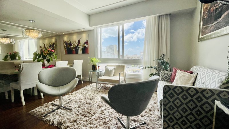 R$ 950.000 - EXCLUSIVIDADE - ESPETACULAR APARTAMENTO - REFORMADO - 108M2 - 3 DORM - VISTA Rua Garibaldi Porto Alegre - 