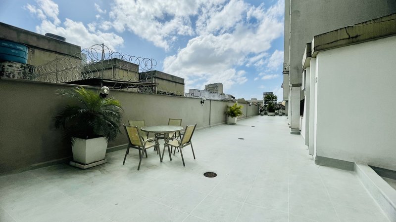 R$ 950.000 - EXCLUSIVIDADE - ESPETACULAR APARTAMENTO - REFORMADO - 108M2 - 3 DORM - VISTA Rua Garibaldi Porto Alegre - 