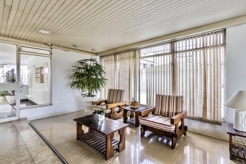 R$ 745.000 - EXCLUSIVIDADE - ESPETACULAR APARTAMENTO - REFORMADO - 108M2 - 3 DORM - VISTA Rua Garibaldi Porto Alegre - 