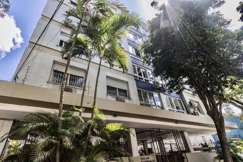 R$ 745.000 - EXCLUSIVIDADE - ESPETACULAR APARTAMENTO - REFORMADO - 108M2 - 3 DORM - VISTA Rua Garibaldi Porto Alegre - 