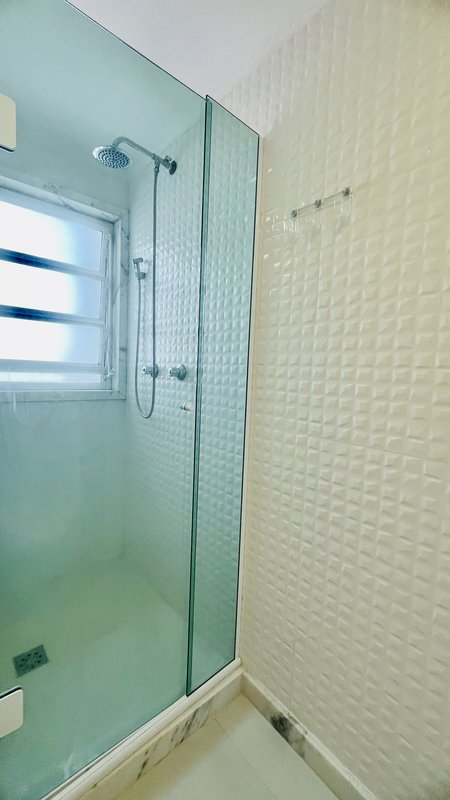 R$ 950.000 - EXCLUSIVIDADE - ESPETACULAR APARTAMENTO - REFORMADO - 108M2 - 3 DORM - VISTA Rua Garibaldi Porto Alegre - 