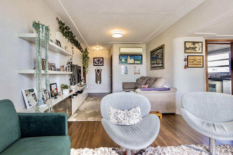 R$ 745.000 - EXCLUSIVIDADE - ESPETACULAR APARTAMENTO - REFORMADO - 108M2 - 3 DORM - VISTA Rua Garibaldi Porto Alegre - 