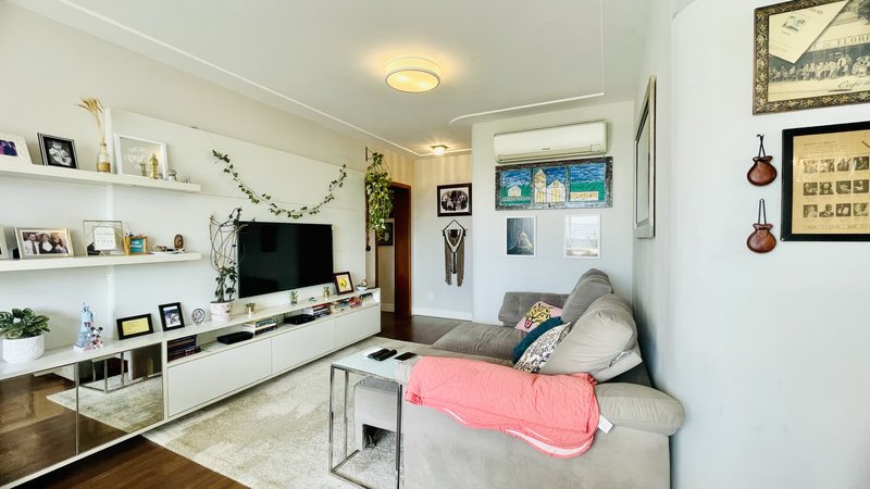 R$ 950.000 - EXCLUSIVIDADE - ESPETACULAR APARTAMENTO - REFORMADO - 108M2 - 3 DORM - VISTA Rua Garibaldi Porto Alegre - 