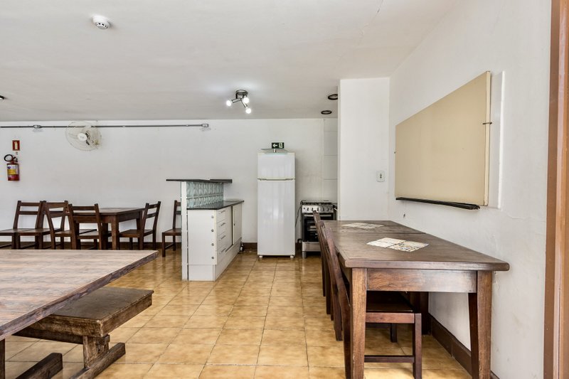 R$ 745.000 - EXCLUSIVIDADE - ESPETACULAR APARTAMENTO - REFORMADO - 108M2 - 3 DORM - VISTA Rua Garibaldi Porto Alegre - 