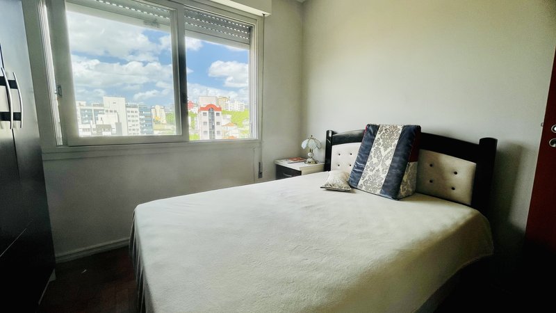 R$ 950.000 - EXCLUSIVIDADE - ESPETACULAR APARTAMENTO - REFORMADO - 108M2 - 3 DORM - VISTA Rua Garibaldi Porto Alegre - 