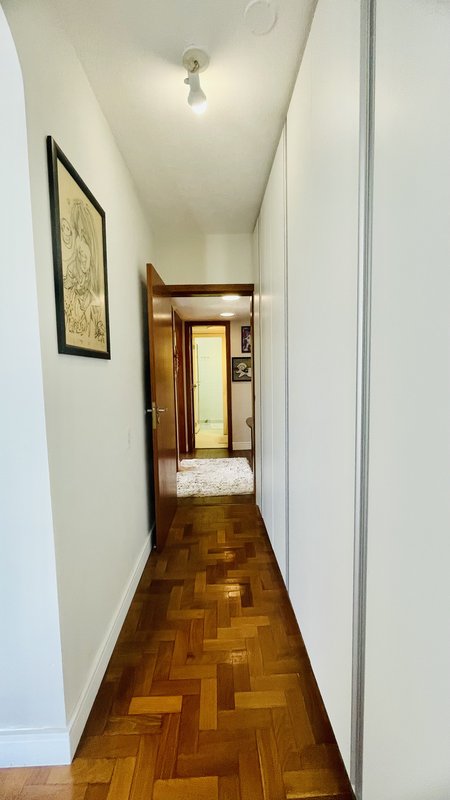 R$ 950.000 - EXCLUSIVIDADE - ESPETACULAR APARTAMENTO - REFORMADO - 108M2 - 3 DORM - VISTA Rua Garibaldi Porto Alegre - 