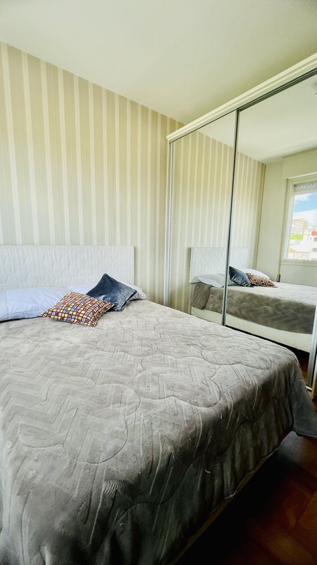 R$ 950.000 - EXCLUSIVIDADE - ESPETACULAR APARTAMENTO - REFORMADO - 108M2 - 3 DORM - VISTA Rua Garibaldi Porto Alegre - 