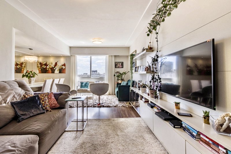 R$ 745.000 - EXCLUSIVIDADE - ESPETACULAR APARTAMENTO - REFORMADO - 108M2 - 3 DORM - VISTA Rua Garibaldi Porto Alegre - 