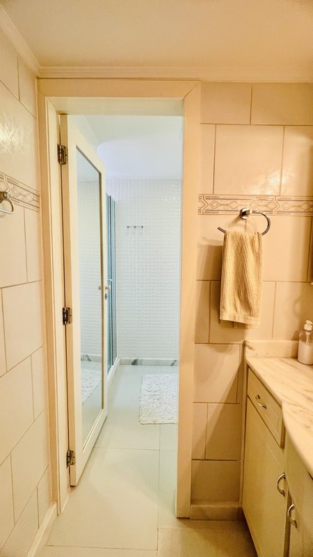 R$ 950.000 - EXCLUSIVIDADE - ESPETACULAR APARTAMENTO - REFORMADO - 108M2 - 3 DORM - VISTA Rua Garibaldi Porto Alegre - 