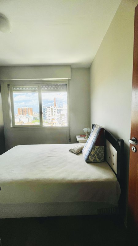 R$ 950.000 - EXCLUSIVIDADE - ESPETACULAR APARTAMENTO - REFORMADO - 108M2 - 3 DORM - VISTA Rua Garibaldi Porto Alegre - 