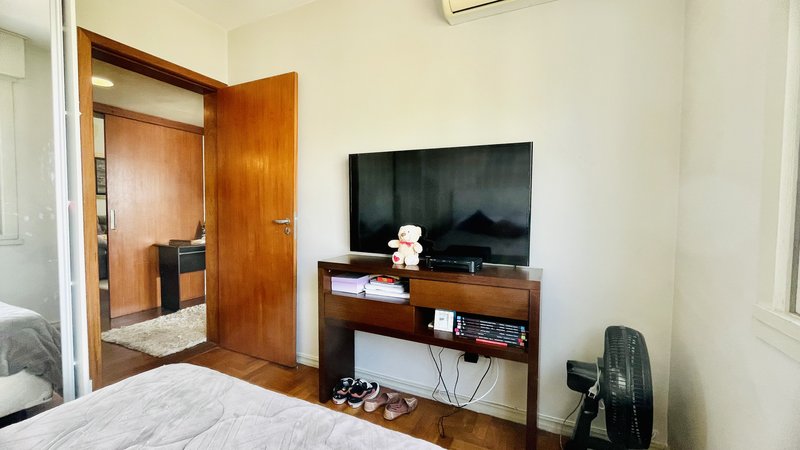 R$ 950.000 - EXCLUSIVIDADE - ESPETACULAR APARTAMENTO - REFORMADO - 108M2 - 3 DORM - VISTA Rua Garibaldi Porto Alegre - 