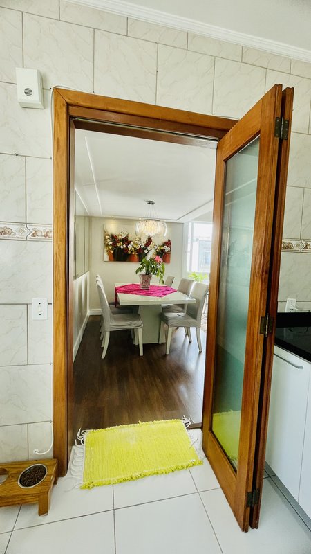 R$ 950.000 - EXCLUSIVIDADE - ESPETACULAR APARTAMENTO - REFORMADO - 108M2 - 3 DORM - VISTA Rua Garibaldi Porto Alegre - 