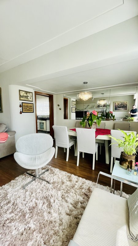 R$ 950.000 - EXCLUSIVIDADE - ESPETACULAR APARTAMENTO - REFORMADO - 108M2 - 3 DORM - VISTA Rua Garibaldi Porto Alegre - 