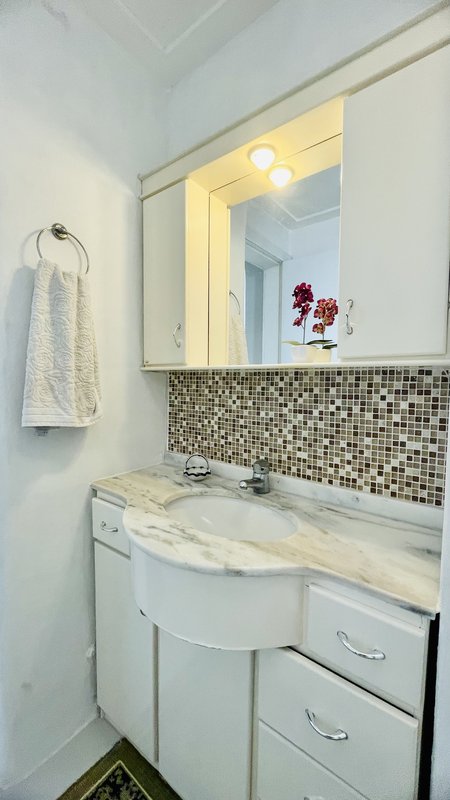 R$ 950.000 - EXCLUSIVIDADE - ESPETACULAR APARTAMENTO - REFORMADO - 108M2 - 3 DORM - VISTA Rua Garibaldi Porto Alegre - 