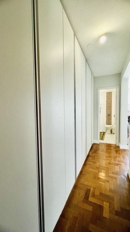 R$ 950.000 - EXCLUSIVIDADE - ESPETACULAR APARTAMENTO - REFORMADO - 108M2 - 3 DORM - VISTA Rua Garibaldi Porto Alegre - 