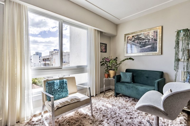 R$ 745.000 - EXCLUSIVIDADE - ESPETACULAR APARTAMENTO - REFORMADO - 108M2 - 3 DORM - VISTA Rua Garibaldi Porto Alegre - 