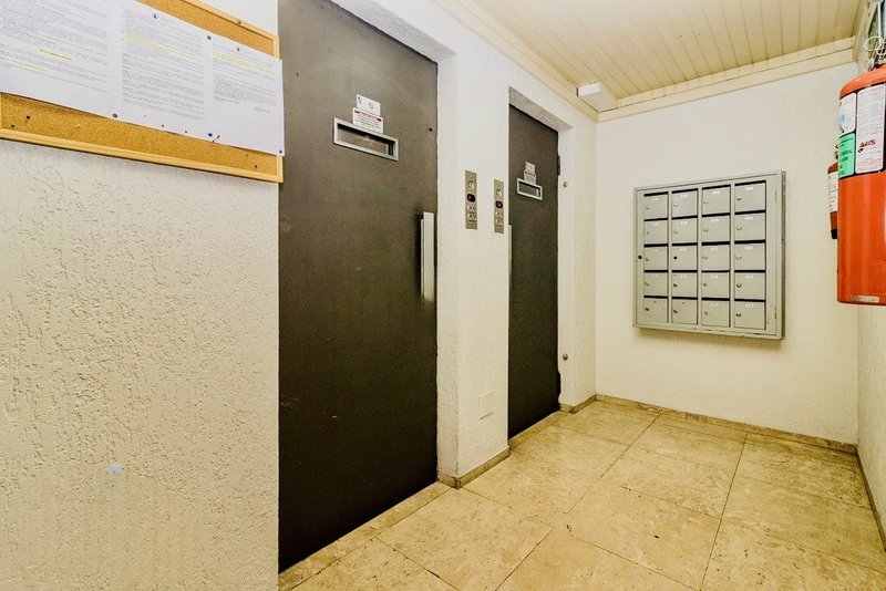 R$ 950.000 - EXCLUSIVIDADE - ESPETACULAR APARTAMENTO - REFORMADO - 108M2 - 3 DORM - VISTA Rua Garibaldi Porto Alegre - 