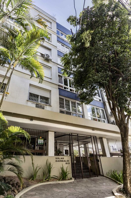 R$ 745.000 - EXCLUSIVIDADE - ESPETACULAR APARTAMENTO - REFORMADO - 108M2 - 3 DORM - VISTA Rua Garibaldi Porto Alegre - 