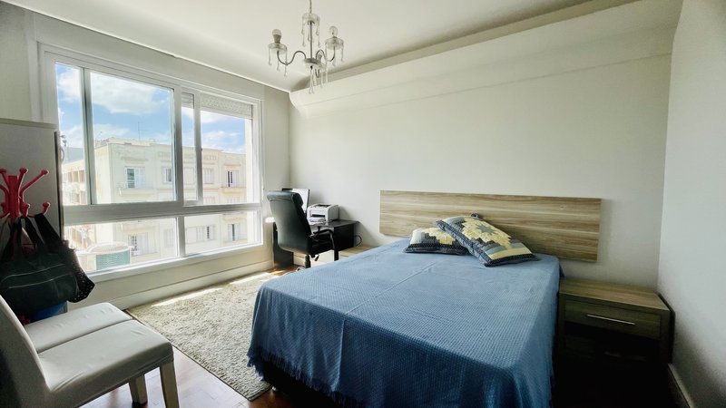 R$ 950.000 - EXCLUSIVIDADE - ESPETACULAR APARTAMENTO - REFORMADO - 108M2 - 3 DORM - VISTA Rua Garibaldi Porto Alegre - 
