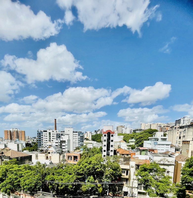 R$ 950.000 - EXCLUSIVIDADE - ESPETACULAR APARTAMENTO - REFORMADO - 108M2 - 3 DORM - VISTA Rua Garibaldi Porto Alegre - 