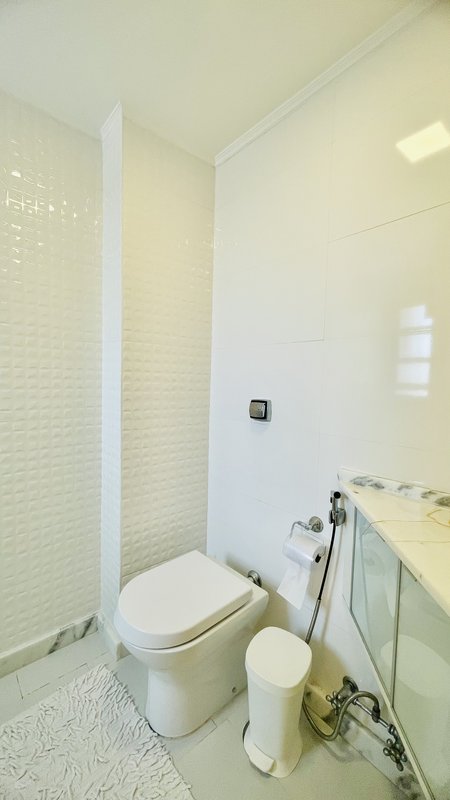 R$ 950.000 - EXCLUSIVIDADE - ESPETACULAR APARTAMENTO - REFORMADO - 108M2 - 3 DORM - VISTA Rua Garibaldi Porto Alegre - 
