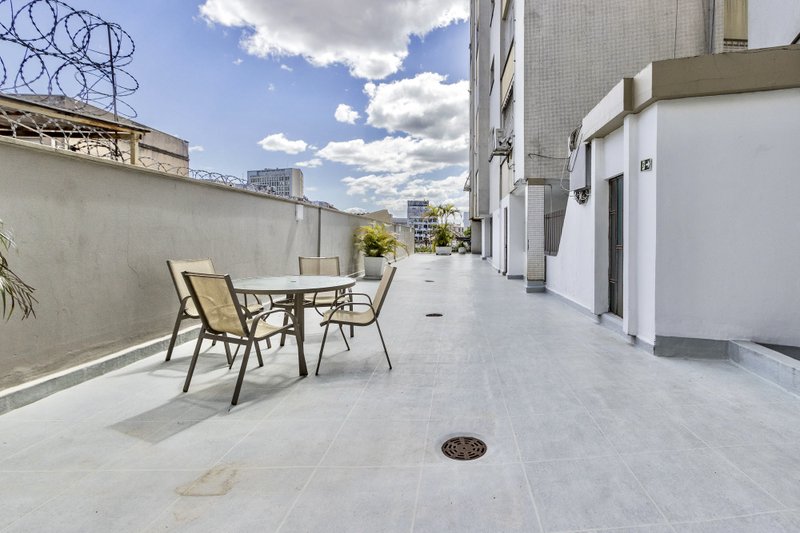 R$ 745.000 - EXCLUSIVIDADE - ESPETACULAR APARTAMENTO - REFORMADO - 108M2 - 3 DORM - VISTA Rua Garibaldi Porto Alegre - 