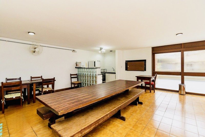 R$ 950.000 - EXCLUSIVIDADE - ESPETACULAR APARTAMENTO - REFORMADO - 108M2 - 3 DORM - VISTA Rua Garibaldi Porto Alegre - 