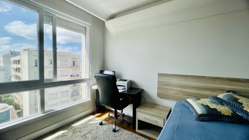 R$ 950.000 - EXCLUSIVIDADE - ESPETACULAR APARTAMENTO - REFORMADO - 108M2 - 3 DORM - VISTA Rua Garibaldi Porto Alegre - 