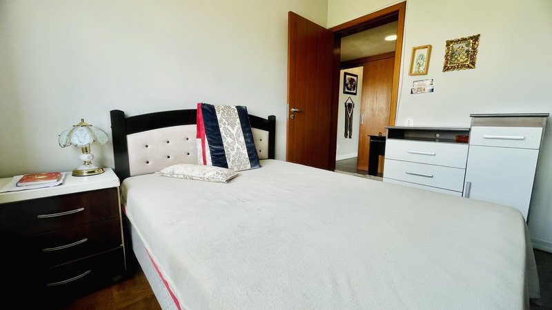 R$ 950.000 - EXCLUSIVIDADE - ESPETACULAR APARTAMENTO - REFORMADO - 108M2 - 3 DORM - VISTA Rua Garibaldi Porto Alegre - 