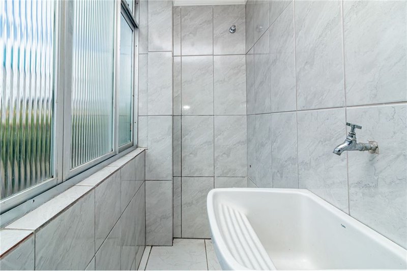 Apartamento com 2 dormitórios á 450m da Av Baltazar De Oliveira Garcia Lopes Teixeira Porto Alegre - 