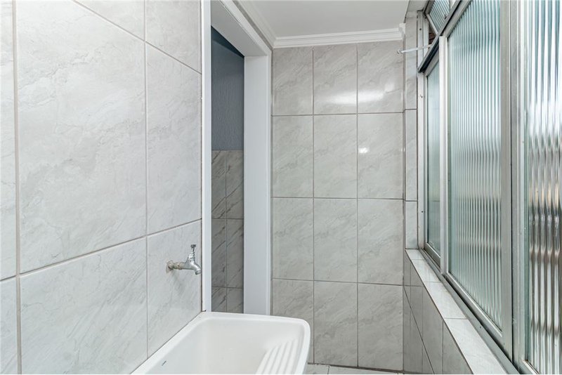 Apartamento com 2 dormitórios á 450m da Av Baltazar De Oliveira Garcia Lopes Teixeira Porto Alegre - 
