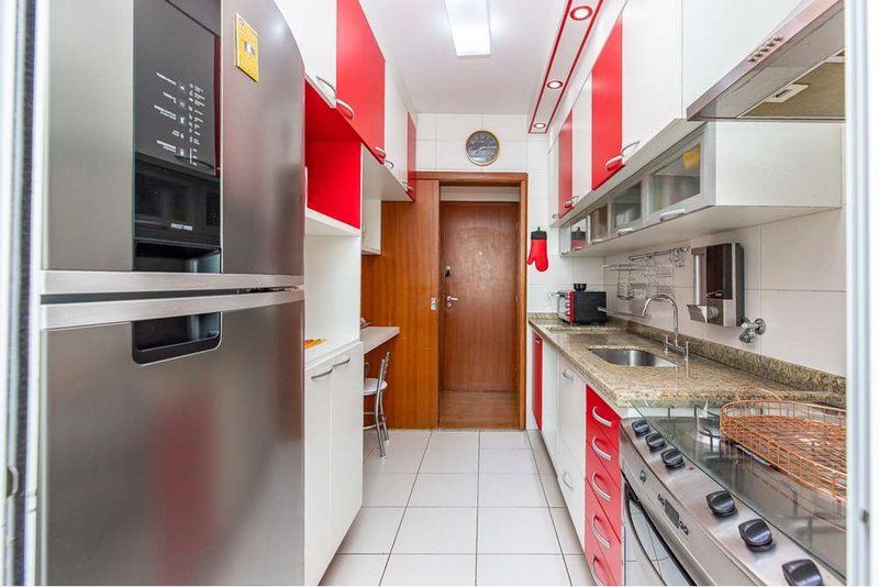 Apartamento na Saúde com 3 dormitórios 97m² Itapiru São Paulo - 