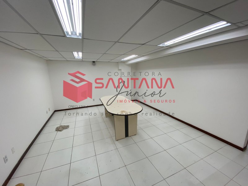 Sala comercial em Lauro de Freitas Avenida Luiz Tarquínio Pontes Lauro de Freitas - 