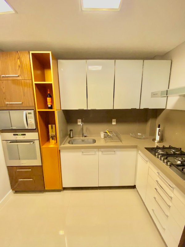 APARTAMENTO MOBILIADO COM 1 SUÍTE MAIS 1 DORMITÓRIO NO CENTRO - Brusque - 