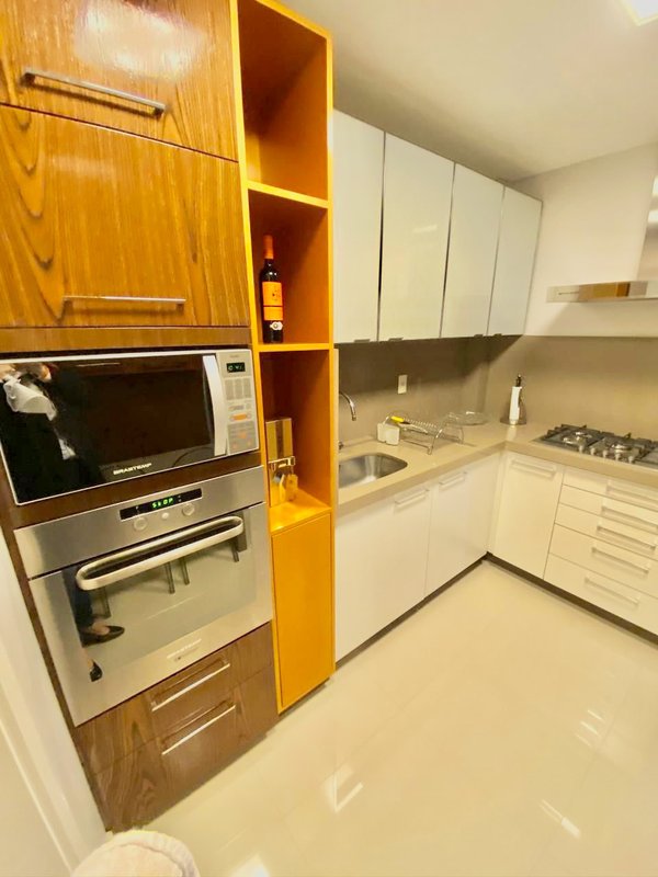 APARTAMENTO MOBILIADO COM 1 SUÍTE MAIS 1 DORMITÓRIO NO CENTRO - Brusque - 