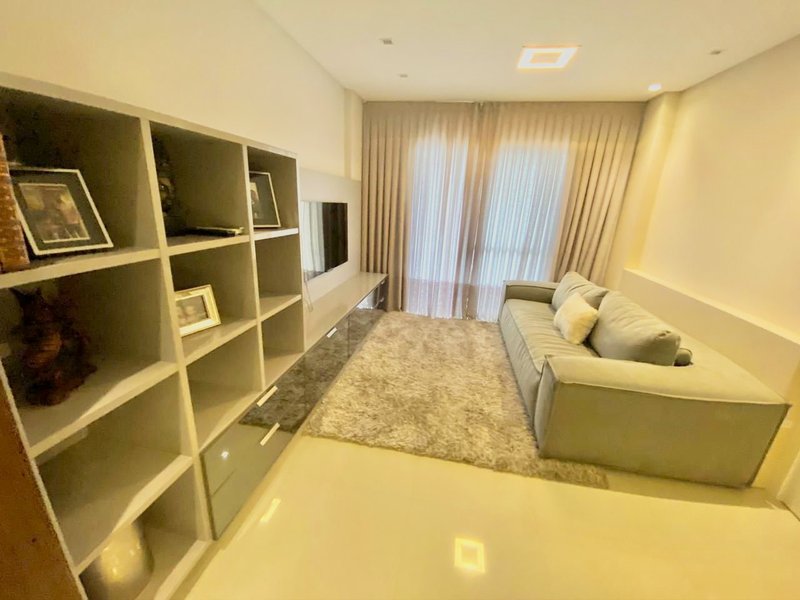 APARTAMENTO MOBILIADO COM 1 SUÍTE MAIS 1 DORMITÓRIO NO CENTRO - Brusque - 