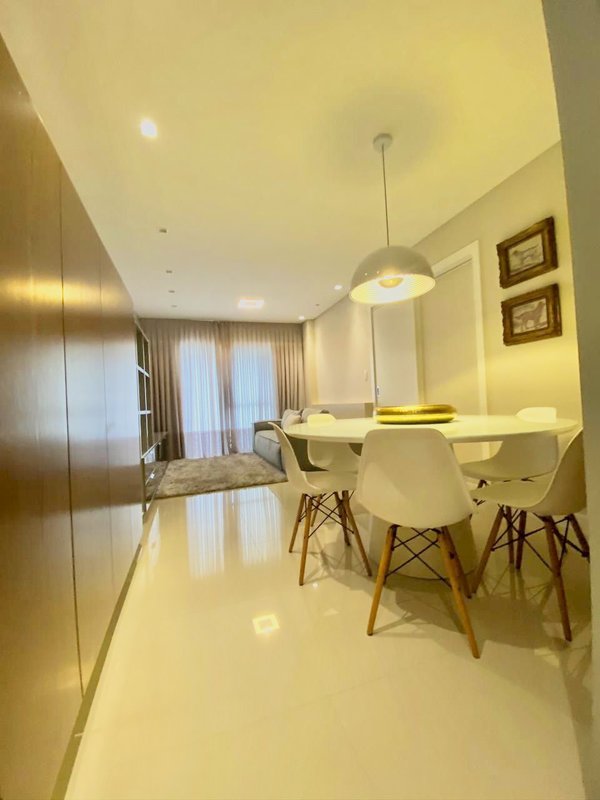 APARTAMENTO MOBILIADO COM 1 SUÍTE MAIS 1 DORMITÓRIO NO CENTRO - Brusque - 