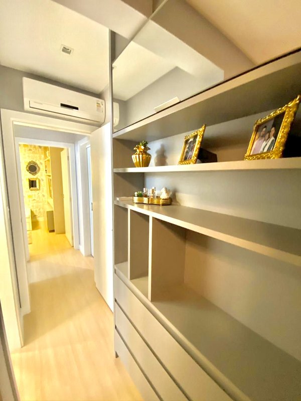 APARTAMENTO MOBILIADO COM 1 SUÍTE MAIS 1 DORMITÓRIO NO CENTRO - Brusque - 