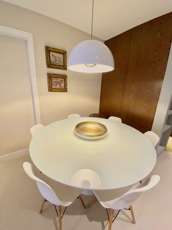 APARTAMENTO MOBILIADO COM 1 SUÍTE MAIS 1 DORMITÓRIO NO CENTRO - Brusque - 