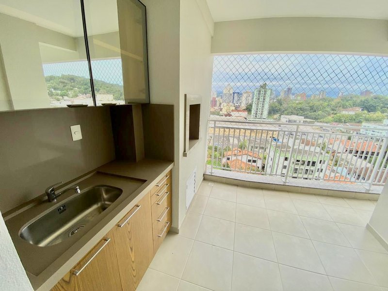 APARTAMENTO MOBILIADO COM 1 SUÍTE MAIS 1 DORMITÓRIO NO CENTRO - Brusque - 