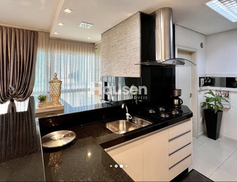 APARTAMENTO MOBILIADO COM 1 SUÍTE MAIS 2 DORMITÓRIOS NO BAIRRO SÃO LUIZ - Brusque - 