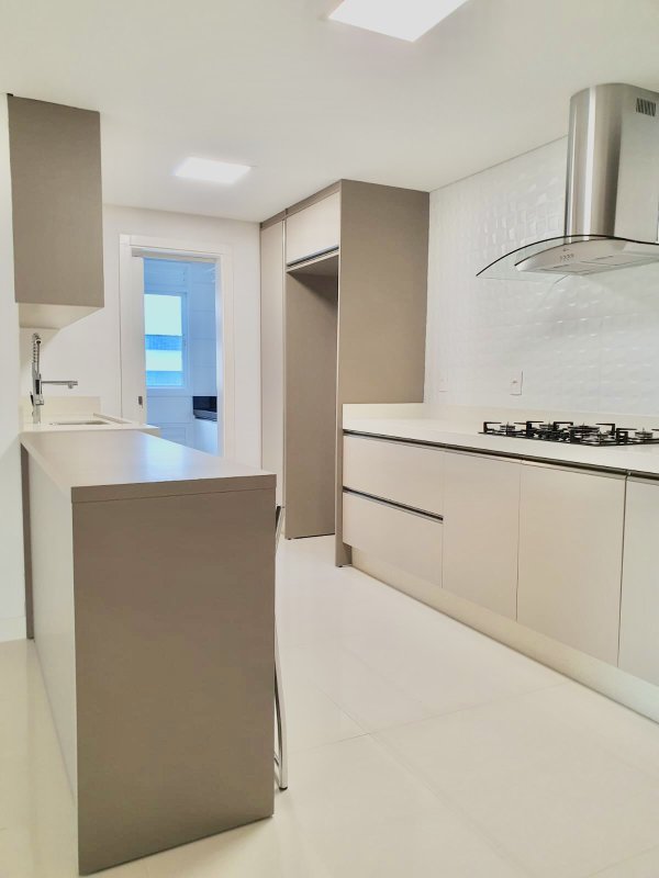 APARTAMENTO COM 1 SUÍTE MAIS 2 DORMITÓRIOS NO CENTRO - Brusque - 