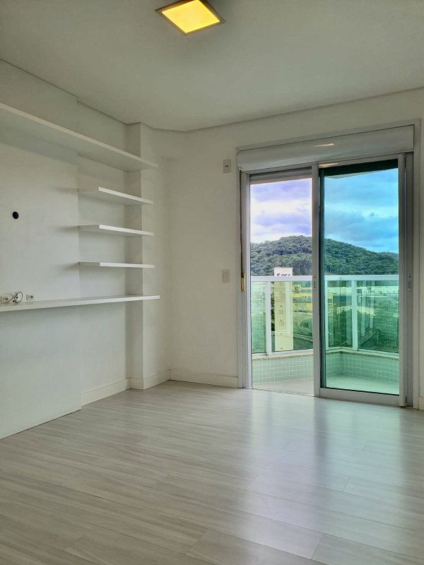 APARTAMENTO COM 1 SUÍTE MAIS 2 DORMITÓRIOS NO CENTRO - Brusque - 