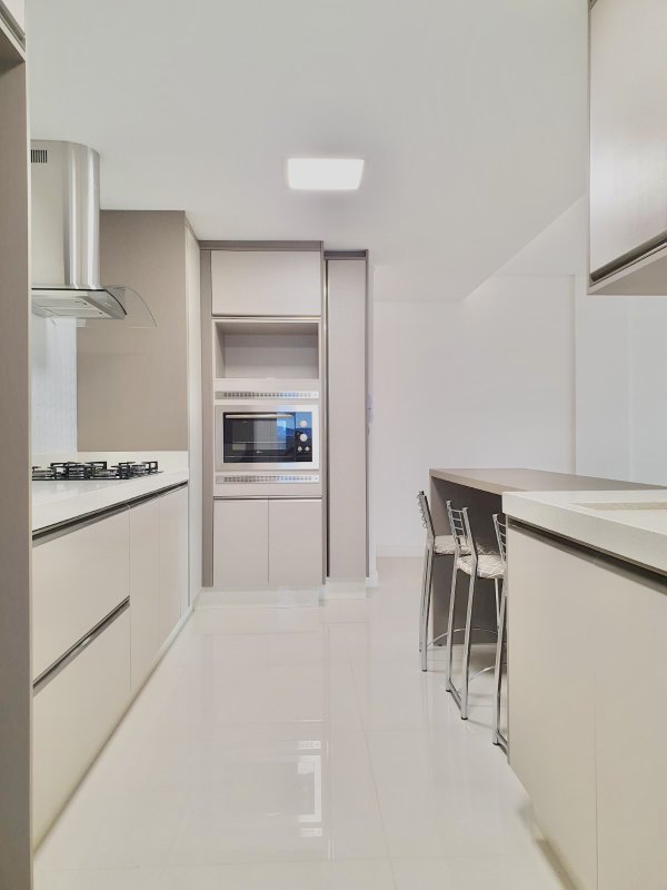 APARTAMENTO COM 1 SUÍTE MAIS 2 DORMITÓRIOS NO CENTRO - Brusque - 