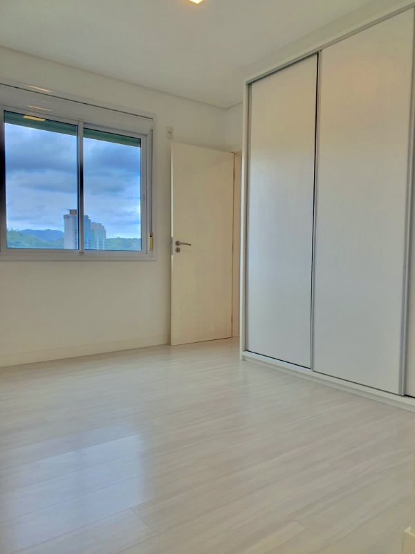APARTAMENTO COM 1 SUÍTE MAIS 2 DORMITÓRIOS NO CENTRO - Brusque - 