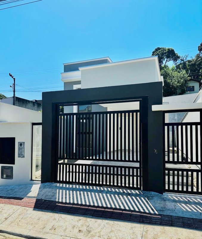 CASA COM 1 SUÍTE MAIS 2 DORMITÓRIOS NO BAIRRO POÇO FUNDO - Brusque - 
