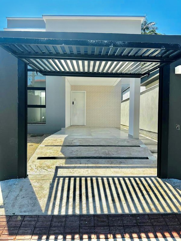 CASA COM 1 SUÍTE MAIS 2 DORMITÓRIOS NO BAIRRO POÇO FUNDO - Brusque - 