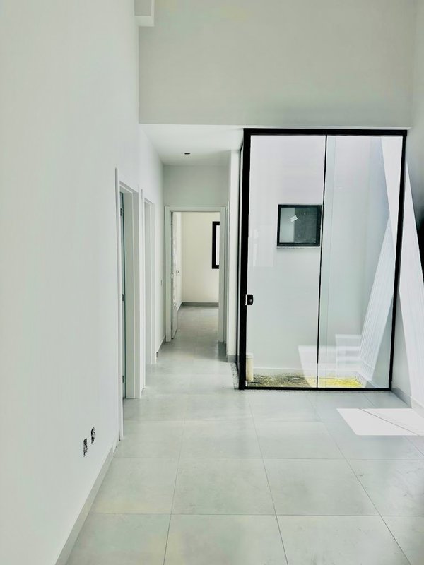 CASA COM 1 SUÍTE MAIS 2 DORMITÓRIOS NO BAIRRO POÇO FUNDO - Brusque - 